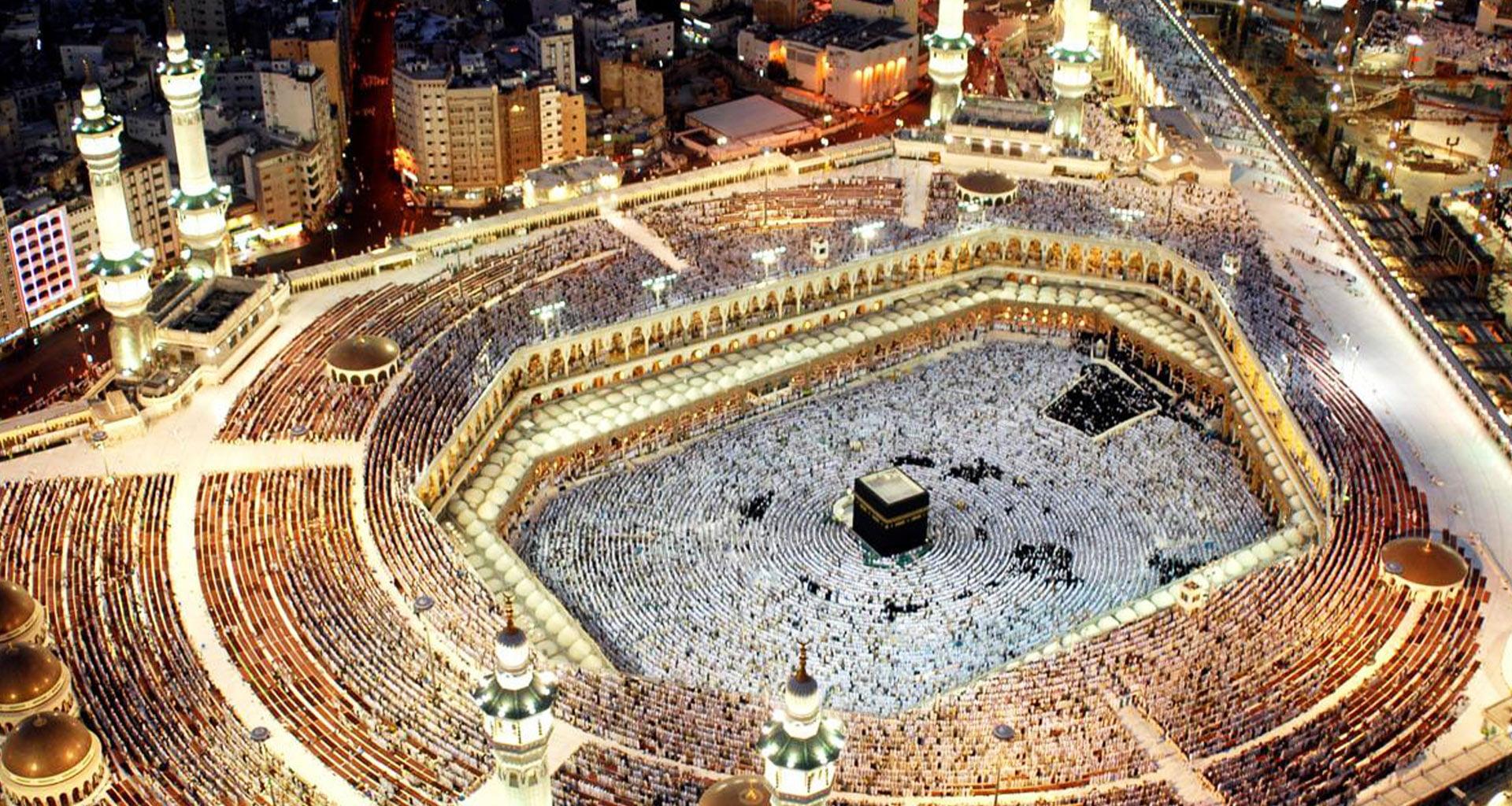 muslims are gathered in khana-e-kaaba in makkah