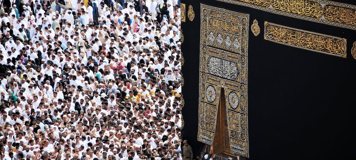 muslims performing umrah