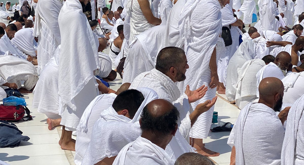 during hajj people are praying 