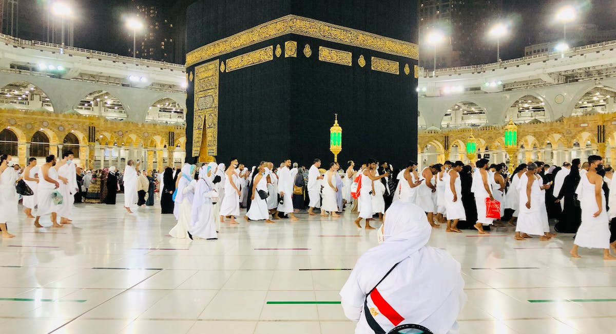 people performing hajj 