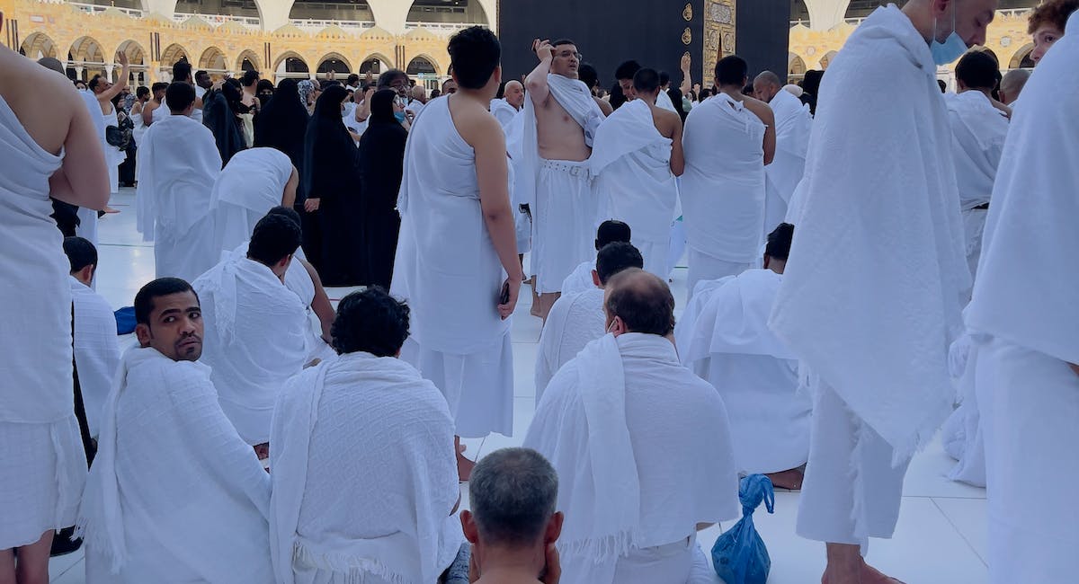 people at the great mosque of makkah performing hajj