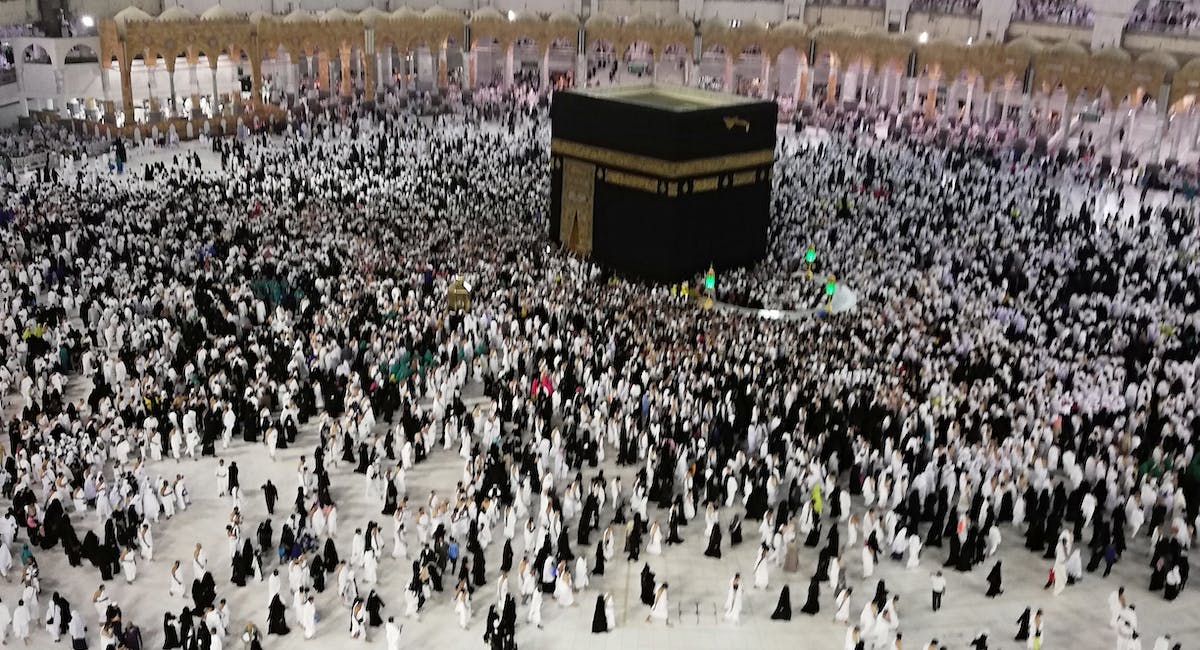 muslims doing tawaf in makkah