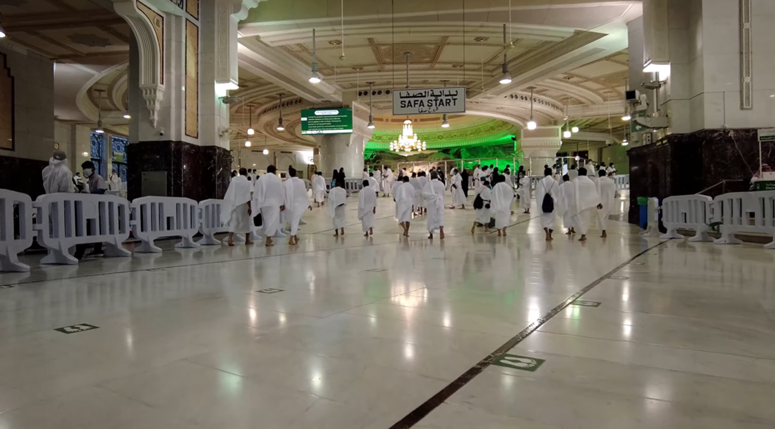 MUSLIMS ARE PERFORMING SAI IN MAKKAH