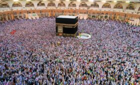 pilgrims reciting talbiyah during hajj or umrah