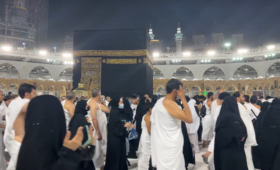 muslims are performing umrah