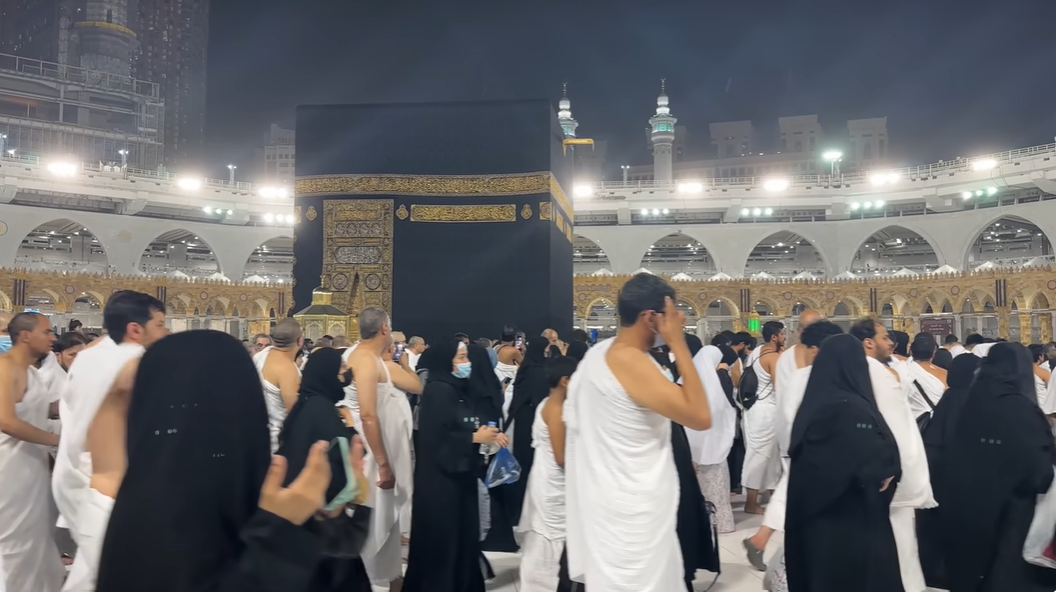 muslims are doing tawaf at the great grand mosque