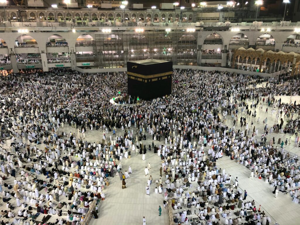 peoples are gathered at the great grand mosque in makkah