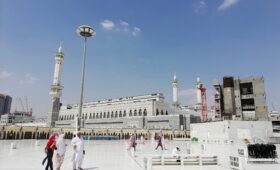 muslims are gathered in makkah for umrah